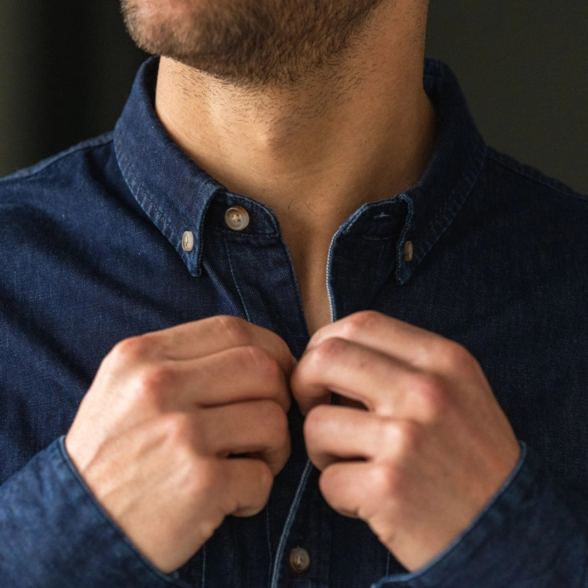 PRECOMMANDE - Chemise en denim bleu foncé